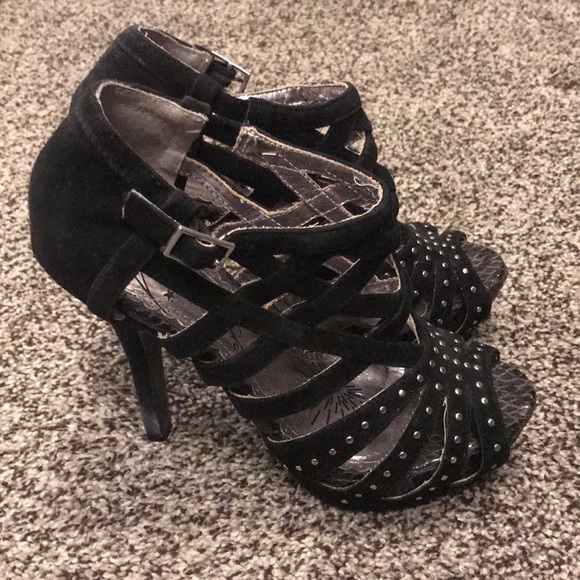 Heels - Picture 2 of 3